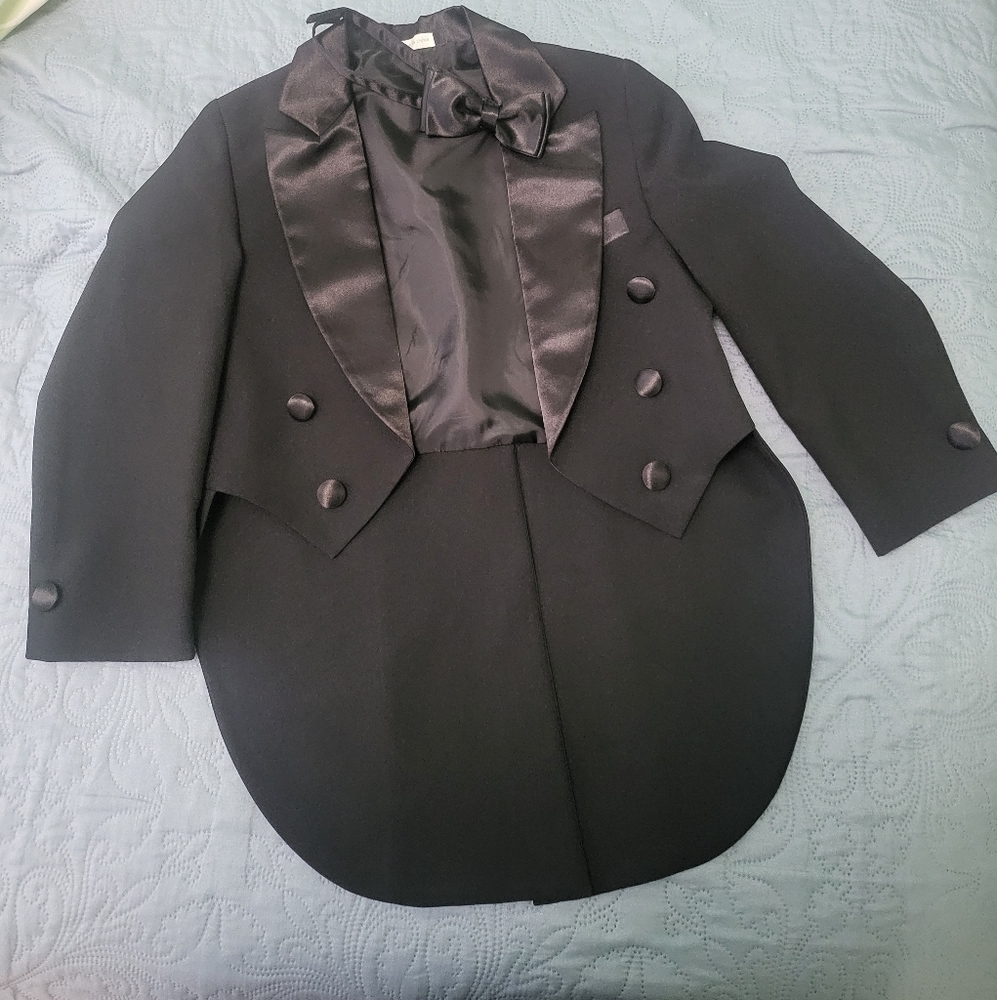 Boys tailcoat & bowtail